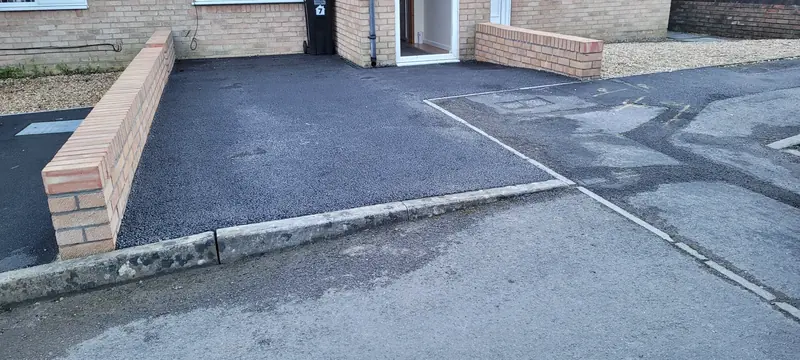 Tidy and low maintenance Westfield driveway with drainage channels and soakaway.